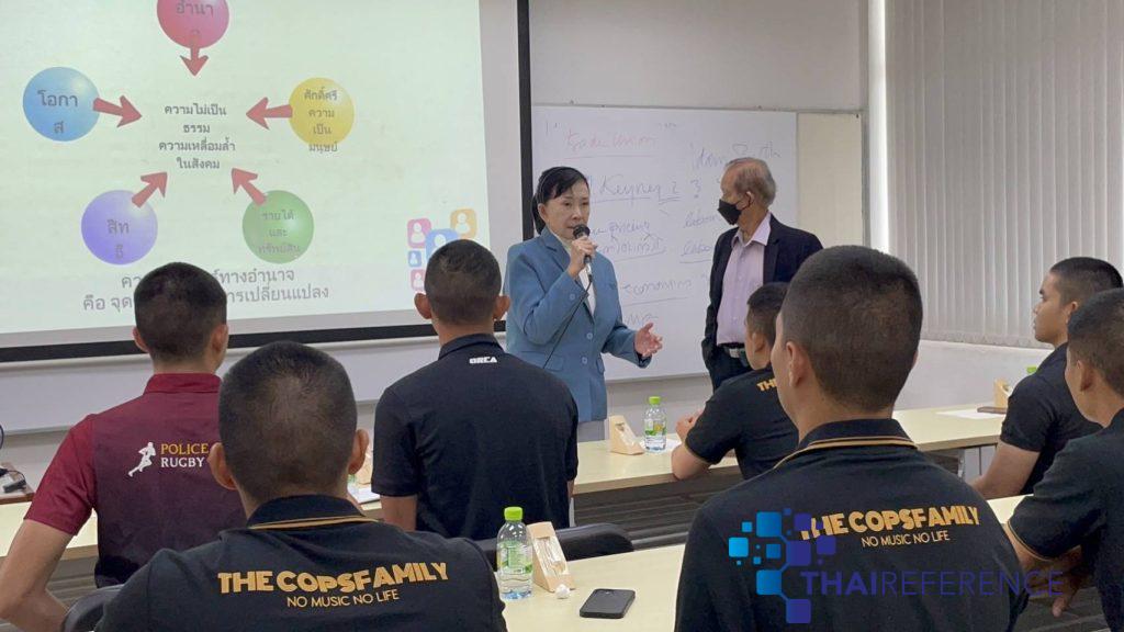 ปทุมธานี ปวีณา พานักเรียน นรต. ปี3 ไปรับฟังการบรรยายให้ความรู้จาก รศ.ดร.ณรงค์ เพ็ชรประเสริฐ คณบดี คณะเศรษฐศาสตร์ มหาวิทยาลัยรังสิต อาสาไทยยืนยัน Thai Reference
