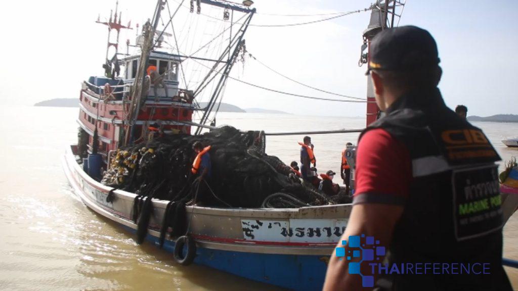 ชุมพร ตรวจสภาพการจ้างงานในเรือประมง เพื่อป้องกันการค้ามนุษย์ และแรงงานผิดกฎหมาย อาสาไทยยืนยัน Thai Reference