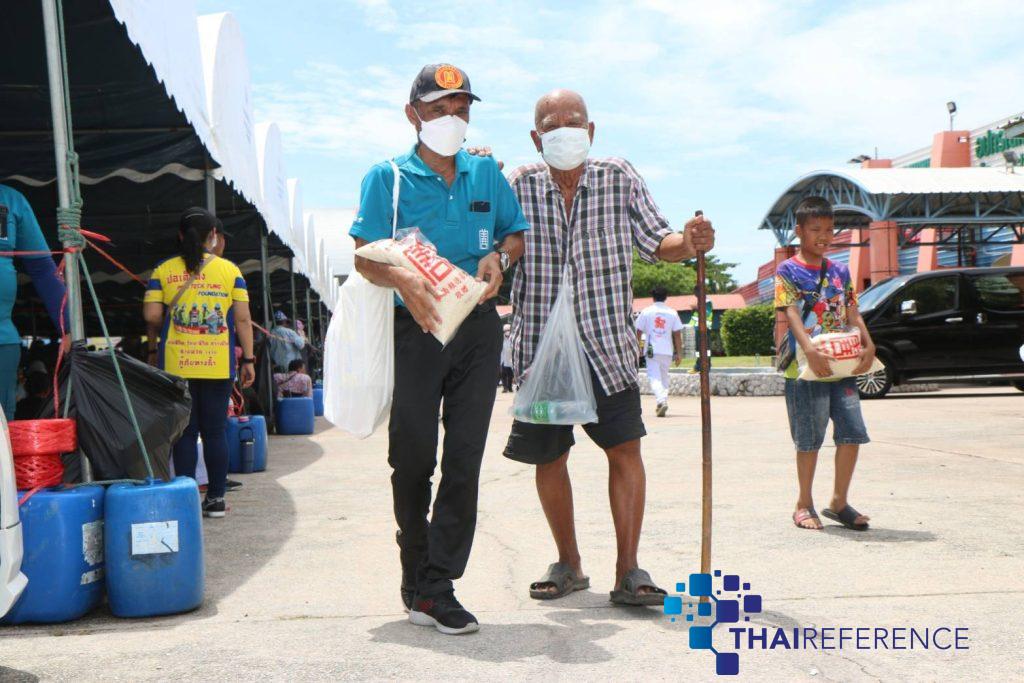 มูลนิธิป่อเต็กตึ๊ง ลงพื้นที่จังหวัดชลบุรี จัดงานประเพณีทิ้งกระจาด ประจำปี 2566 อาสาไทยยืนยัน Thai Reference