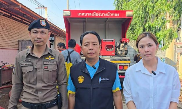 นนทบุรี  นายอำเภอไทรน้อยลงพื้นที่เร่งหาสาเหตุเพลิงไหม้โรงงานกระดาษ สูญกว่า 500 ล้าน
