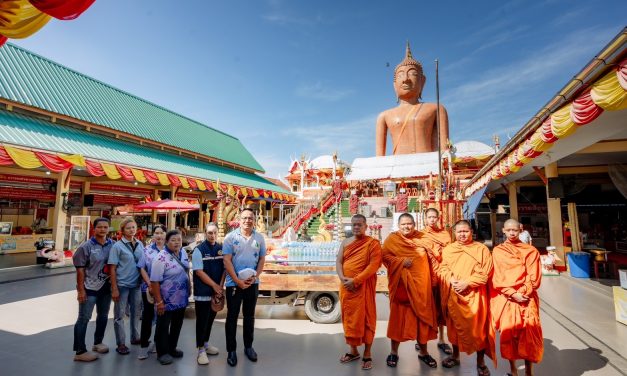 นครปฐม  เจ้าอาวาสวัดกลางบางพระนำไข่ไก่2,000ฟองข้าวสาร60ถุงเยี่ยมผู้ป่วยติดเตียง 54รายชุมชนวัดกลางบางพระ