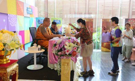 นครปฐม อยู่ให้เป็น เย็นให้พอ รอให้ได้ แนวคิด หลวงพี่น้ำฝน ให้สติ ญาติโยม พร้อมรับทุกสถานการณ์ เวทีธรรม “เรายกวัดมาไว้ที่เซเว่นฯ ปีที่ 29”