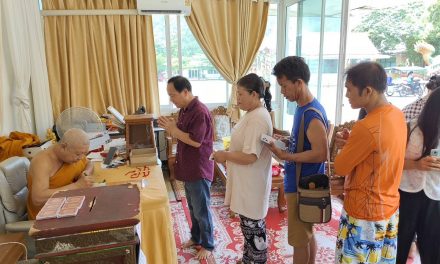 นครนายก – แห่เจิมมือเสริมดวงการงานไม่พลาดหาดูตัวเลขฝ่ามือ ส่วนป้าดวงดีได้โชคตลอด