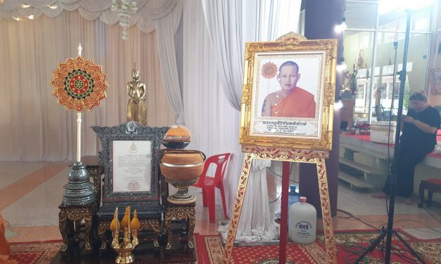 ปทุมธานี “พระดียังมีอยู่”ชาวบ้านแห่อาลัยอดีตเจ้าอาวาสวัดศิริจันทารามมรณภาพวันเข้าพรรษาพอดี