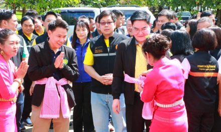 จ.พะเยา  รมว.เกษตรฯ มอบปัจจัยการผลิตช่วยเหลือเกษตรกรผู้ประสบภัยพิบัติ