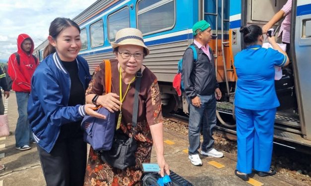 ศูนย์ประสานงานการท่องเที่ยวจังหวัดอุตรดิตถ์ นำ นักท่องเที่ยวทริปรถไฟ เส้นทางเที่ยวอุตรดิตถ์ 4 วัน 3 คืน หนุนกระตุ้นเศรษฐกิจ