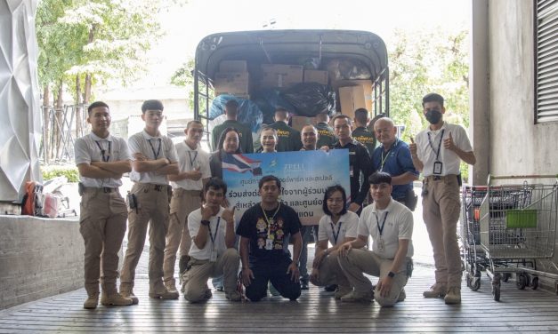 ปทุมธานี ฟิวเจอร์พาร์คและสเปลล์ส่งมอบสิ่งของบริจาคให้กองทัพบกช่วยประชาชนในพื้นที่เสี่ยงภัย