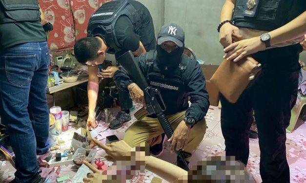 พังงา ชุดปฏิบัติการพิเศษฝ่ายปกครอง “เอราวัณ” ปฏิบัติการกวาดล้างยาเสพติดจับกุมผู้ต้องหาพร้อมยาบ้ากว่า 1000 เม็ด  