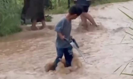 พะเยา น้ำป่าหลากท่วมฉับพลัน บ้านผาตั้ง–ขุนควร อำเภอปง หลังฝนตกหนักต่อเนื่อง