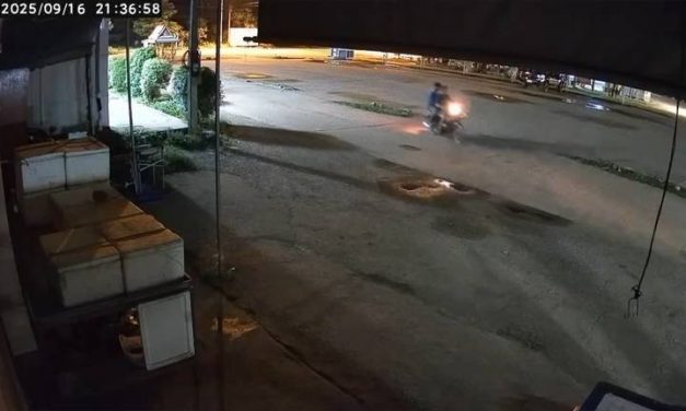 พะเยา วงจรปิด!จับภาพ 2 หนุ่มมหาภัยขี่จยย.โรยตะปูเรือใบใกล้ตลาดบ้านถ้ำ