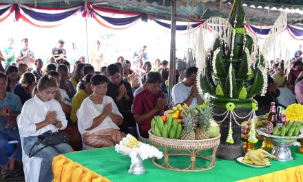 ศรีสะเกษ พี่น้องชายแดน ร่วมบายศรีสู่ขวัญ ผูกแขนฟื้นใจ หลังเหตุปะทะ สร้างความโศกเศร้าให้คนในพื้นที่