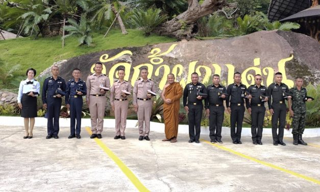 สกลนคร  ทหาร 3 เหล่าทัพ เชิญธงชาติบนเทือกเขาภูพาน วันพระราชทานธงชาติไทย