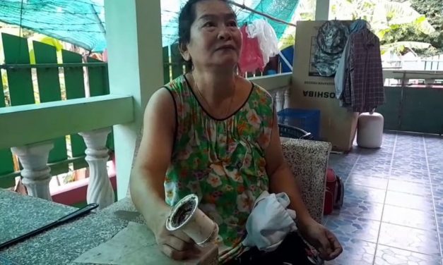 กู้ภัยอ่างทอง ช่วยยายวัย60ปีชาวสิงห์บุรีนิ้วเข้าไปแหย่ท่อซิ้งค์ล้างจานที่ตันนิ้วติดคาเอาไม่ออก 