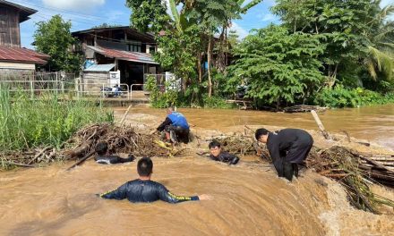 แพร่ ทต.ช่อแฮ  จัดกำลัง ลอกรื้อสิ่งกีดขวางทางน้ำ หลัง พายุบัวลอย กระหน่ำ