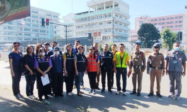 จังหวัดแพร่ “ประชุม” คณะทำงานวิเคราะห์สาเหตุการเกิดอุบัติเหตุทางถนนจังหวัดแพร่ และหน่วยงานที่เกี่ยวข้อง ลงพื้นที่วิเคราะห์สาเหตุการเกิดอุบัติเหตุที่ หน้า ร.พ.แพร่