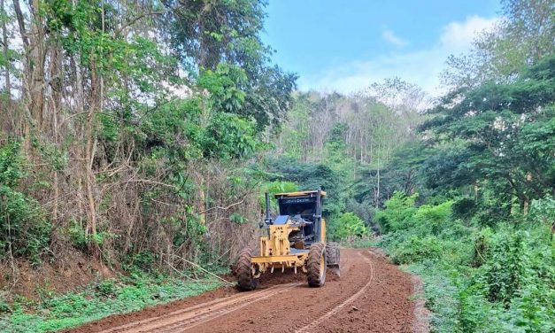 นายกเกรียงศักดิ์ บุญมาก” อบต.ห้วยไร่ “ยกระดับ” ปรับปรุงถนนดินลูกรังเพื่อการเกษตรฯ หลังจากเกิดอุทกภัย น้ำป่าไหลหลาก