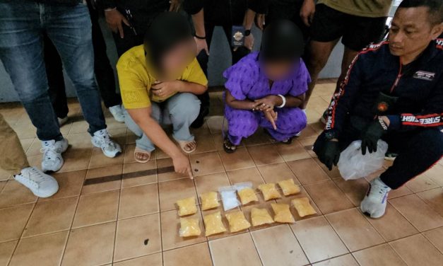 พังงา ชุดปฏิบัติการพิเศษฝ่ายปกครอง จับสองสาวชาวเมียนซุกซ่อนยาไอซ์ในชุดชั้นในลักลอบขนจากประเทศเพื่อนบ้าน มูลค่า 2 ล้านบาท  