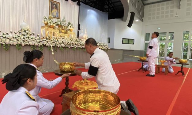 ชาวนราธิวาสหลั่งไหลร่วมถวายน้ำสรงพระบรมศพ สมเด็จพระนางเจ้าสิริกิติ์ พระบรมราชินีนาถ พระบรมราชชนนีพันปีหลวง ด้วยความอาลัยยิ่ง