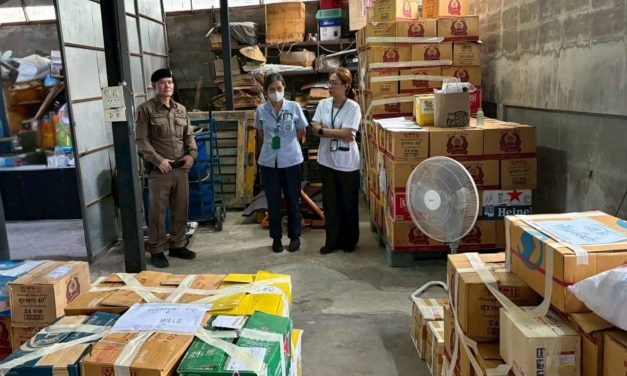 พะเยา สสจ.-ตร.บุกจับ! โรงงานยาคนเฒ่าลืมไม้เท้าพบสารพิษอันตรายเสี่ยงมะเร็ง