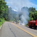 พะเยา รถเก๋งไฟลุกท่วมคนขับหนีรอดหวุดหวิด