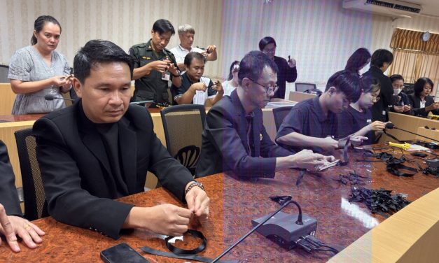 มหาวิทยาลัยพะเยา จัดกิจกรรม “ทำโบว์สีดำไว้อาลัย” แสดงความอาลัยแด่สมเด็จพระนางเจ้าสิริกิติ์ พระบรมราชชนนีพันปีหลวง