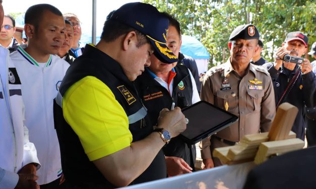 ธรรมนัส ลงพื้นที่อุตรดิตถ์ สั่งเร่งซ่อมสะพานส่งน้ำพัง หลังพายุบัวลอยถล่ม – อัดงบ 30 ล้านช่วยเกษตรกร 8,000 ไร่