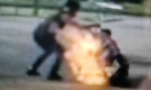 ปราจีนบุรี สาวสตาร์ทรถ จยย.ไฟลุกติดพรึ่บ!ไฟไหม้ท่วมรถจยย.กลางปั้มน้ำมัน