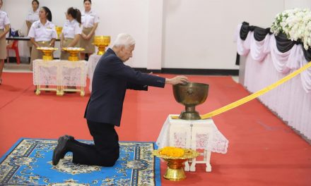 ปากช่อง ถวายน้ำพระสรงพระบรมศพเบื้องหน้าพระฉายาลักษณ์สมเด็จพระนางเจ้าสิริกิต์