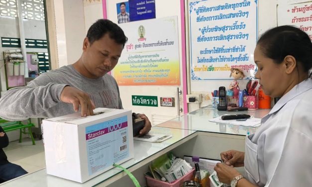 กระบี่ คนไทยไม่ทอดทิ้ง หมอใจบุญ จ.กระบี่ นำเงินรายได้จากการตรวจรักษา ส่งช่วยน้ำท่วมชายแดนใต้