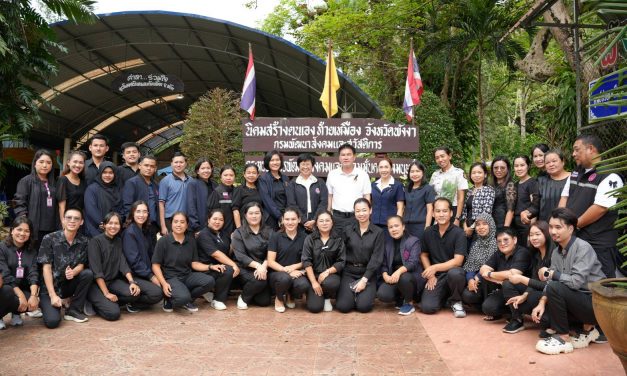 ผู้ว่าฯพังงา เปิดกิจกรรม “ตลาดร่วมสุข” นิคมสร้างตนเองท้ายเหมือง ส่งเสริมการจำหน่ายสินค้าและผลิตภัณฑ์ของสมาชิกฯและชุมชน