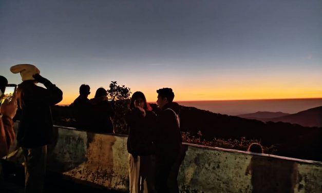 เชียงใหม่ ยอดดอยอินทนนท์ อากาศหนาว เกิดแม่คะนิ้ง อุณหภูมิต่ำสุดที่กิ่วแม่ปาน 4 องศาเซลเซียส นักท่องเที่ยวหนาแน่น