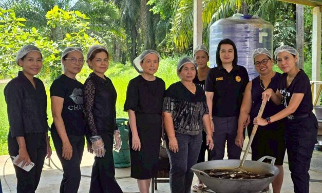 พลังน้ำใจชาวพังงา ส่งข้าวเหนียวกวน 6,575 ห่อ พร้อม ‘ครัวพังงา’ ผลัด 2 ลุยช่วยผู้ประสบอุทกภัยสงขลา