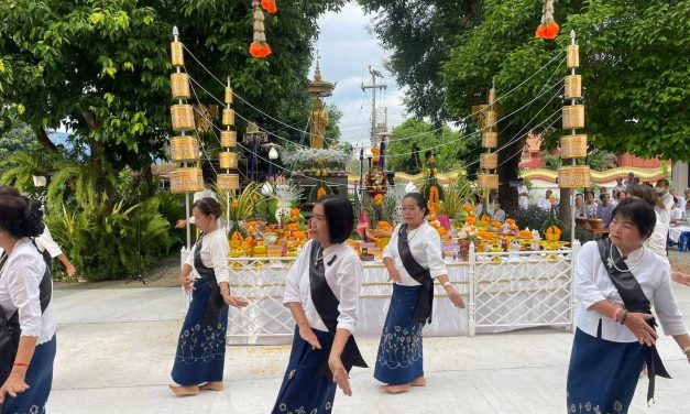 แพร่ อิ่มบุญ ! “สจ.ณัฐชนนท์ พรรัตนอนันต์” เขต 2 อ.เมืองแพร่ ร่วมงานบวงสรวงขอพรจาก พระสิวลี เเละทำบุญตักบาตร ณ.วัดกาซ้องฯ