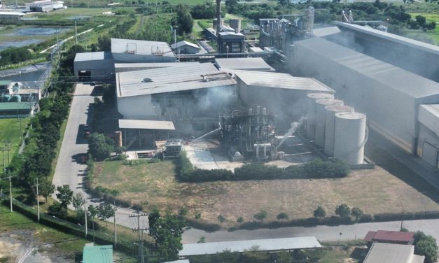 อ่างทอง เกิดเหตุไฟไหม้โรงงานผลิตน้ำมันรำข้าวโรงสีดังในนิคมอุตสาหกรรม  เบื้องต้นมีผู้ได้รับบาดเจ็บ 4 ราย 