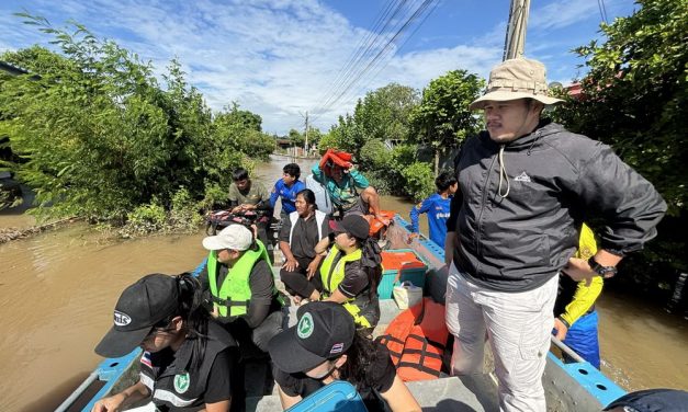อ่างทอง สาธารณสุขอำเภอป่าโมกลงพื้นที่ผู้ประสบภัยน้ำท่วมช่วยเหลือเยียวยาจิตใจผู้ประสบอุทกภัยภาวะวิกฤต จำนวน 600 ราย 