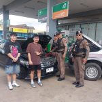 แพร่ น้ำใจงาม ! ตร.สภ.พระธาตุช่อแฮ ช่วยเหลือประชาชน รถสตาร์ทไม่ติด