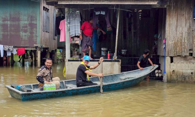 นราธิวาส ฝนตกลงมาซ้ำหลังทิ้งช่วงไป1วัน ส่วนกรณีน้ำมันหมดสต๊อกและLPGขาดแคลนเริ่มคลี่คลายแล้ว