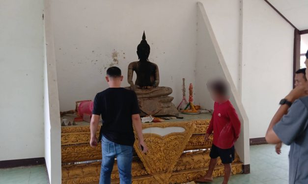 พะเยา รวบชายต้องสงสัยเผาพระพุทธรูป ตรวจฉี่พบสีม่วง สารภาพเสพยาบ้าอาละวาดก่อนก่อเหตุ