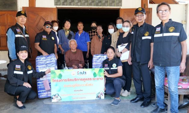 แพร่ ทต.สูงเม่น ร่วมกับจนท.รพ.สต.สูงเม่น มอบผ้าอ้อมผู้ใหญ่ ตามโครงการสนับสนุนผ้าอ้อมผู้ใหญ่ แผ่นรองซับการขับถ่ายในบุคคลที่มีภาวะพึ่งพิงฯ