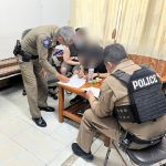 พะเยา คืบหน้าสนธิกำลังกว่า 3 หน่วย ล่าปิดล้อมรวบ 2 หนุ่มจีนหนีซ่อนในบ้านกลางชุมชน  อยู่เกินวีซ่ารวมเกือบ 400 วัน