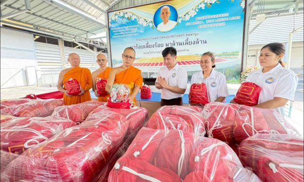 วัดพระธรรมกาย มูลนิธิธรรมกาย ส่งความช่วยเหลือผู้ประสบอุทกภัยอ.สองพี่น้อง จ.สุพรรณบุรี