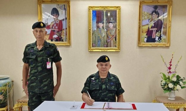 จังหวัดพิษณุโลก กองบัญชาการช่วยรบที่ 3 (บชร.3) ต้อนรับ พลโท วรเทพ  บุญญะ แม่ทัพภาคที่ 3