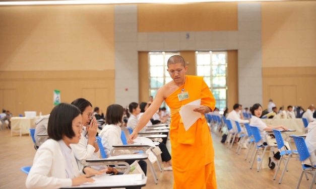 ปทุมธานี พุทธศาสนิกชนกว่า 600 คนร่วมสอบธรรมศึกษาสนามสอบวัดพระธรรมกาย