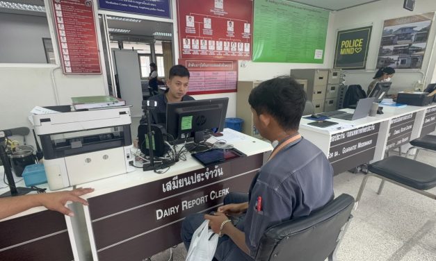 อ่างทอง เตือนภัยนักตกปลาเหวี่ยงเบ็ดพลาดทำสายเอ็นเกี่ยวบาดคอนักศึกษาวัย17ปีได้รับบาดเจ็บ 