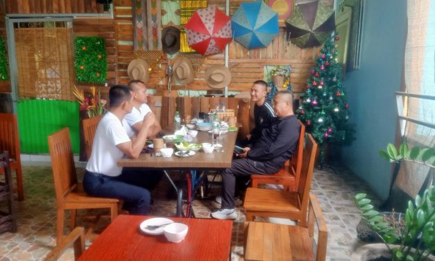 สกลนคร ชิมลาบ ก้อยส้ม ก้อยขม ต้มไส้ขอดร้านยายน้อยหลังราชภัฏ