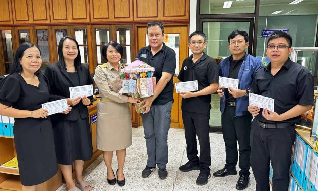 สกลนคร กู้ภัยคำหอมจัดทอดผ้าป่าจัดซื้อรถพยาบาลเสริมทัพให้กู้ภัย