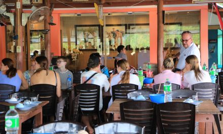 พังงา ชาวบ้านสำนึกในพระมหากรุณาธิคุณ อยู่ดีกินดีได้เพราะสมเด็จพระพันปีหลวง เสด็จเยี่ยมหมู่บ้านบางพัฒน์ในปี 2544