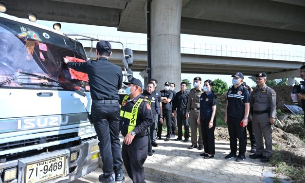 นครปฐม  ปฏิบัติกำร Kick Off  “รัฐเข้ม ตรวจจับ ปรับจริง ห้ามใช้รถควันดำ”