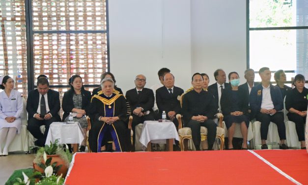 ม.ราชภัฏเชียงใหม่ วิทยาเขตแม่ฮ่องสอน จัดพิธีมอบหมวก เข็มชั้นปี และตะเกียงไนติงเกล สำหรับนักศึกษาชั้นปีที่ 2 ประจำปีการศึกษา 2568