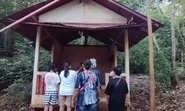 อุทัยธานี ชาวบ้านขึ้นเขา เดินบันใด 92 ขั้น ขอโชคเจ้าพ่อปิ่นแก้วกับเจ้าแม่พวงทอง